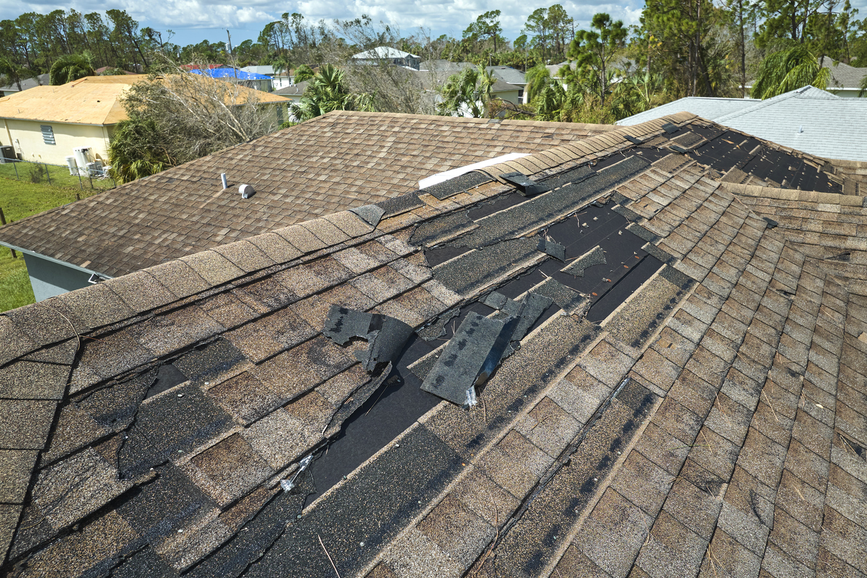 Working on Roofs in Windy Weather: 5 Wind Safety Tips for Roofers | My ...